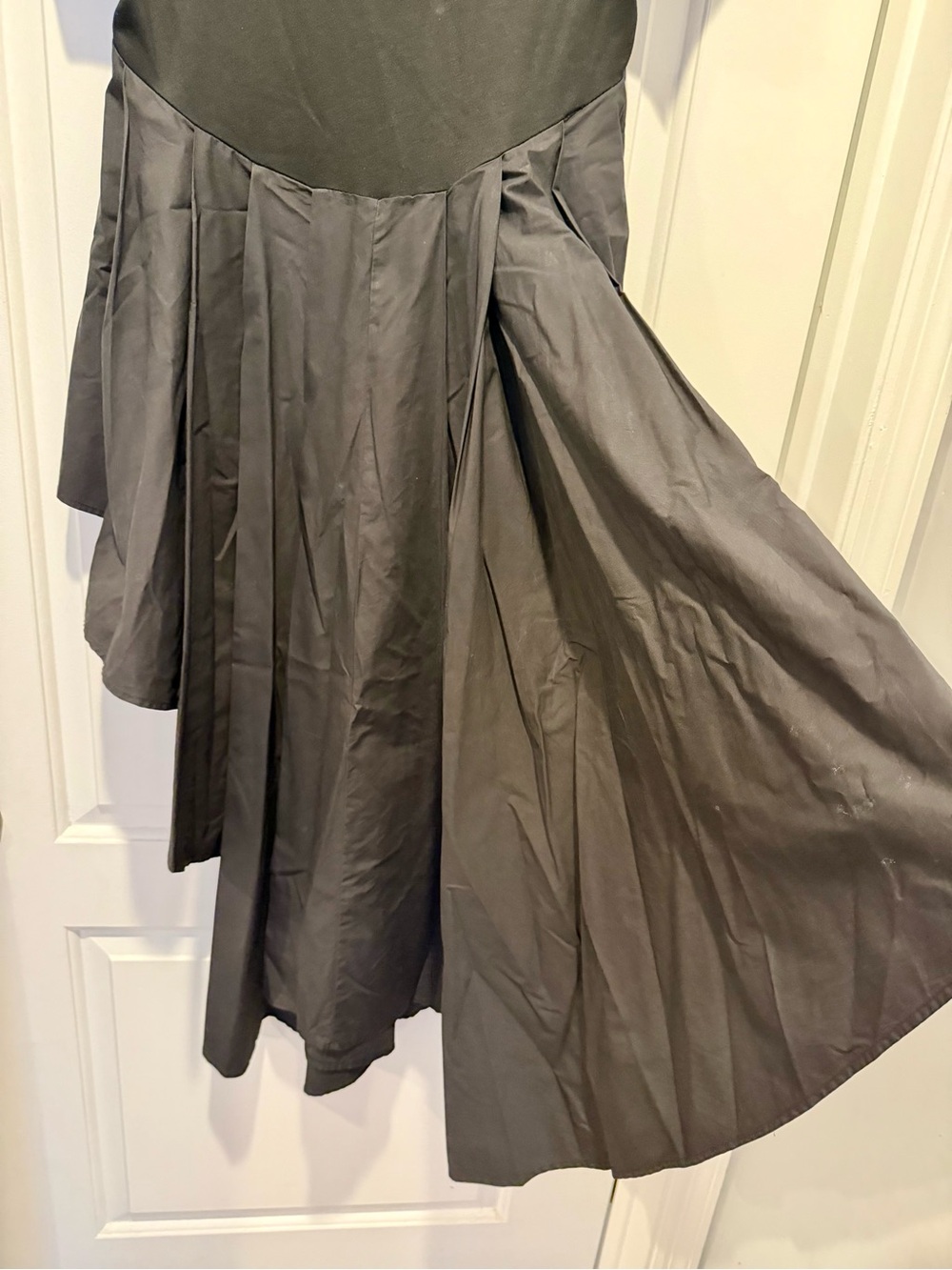 Gracia Black Circle Skirt with Flared Panels